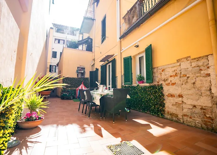 Santa Croce Garden Apartment